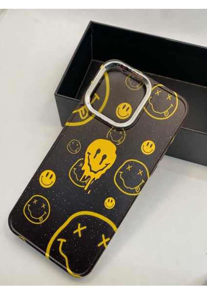 Apple iPhone 15 Pro Özel Yağlı Boya Gülen Yüz Tasarımlı Lüks Silikon Kılıf