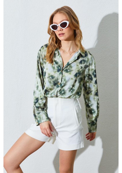 Kadın Yeşil Yaprak Desenli Saten Gömlek fiyatları