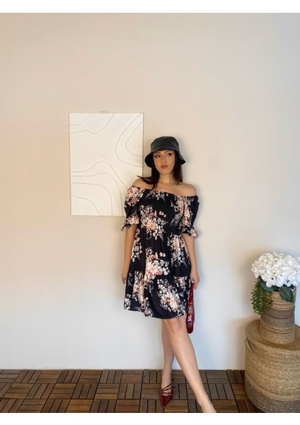 Kadın Çiçek Desenli Eteği Volanlı Göğüs Büzgülü Kol Detaylı Elbise fırsatları