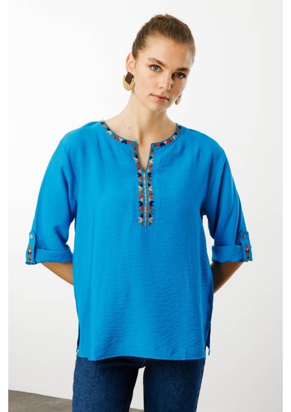 Kadın Açma Yaka Yakası Etnik Nakışlı Gömlek Saks fiyatları