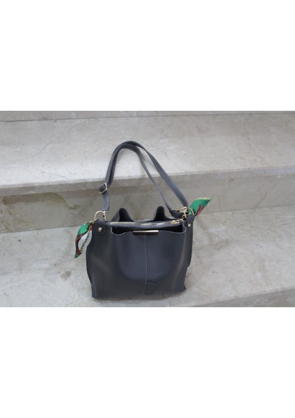 Kadın 25629 Askılı Fermuarlı Zincirli Çanta modelleri