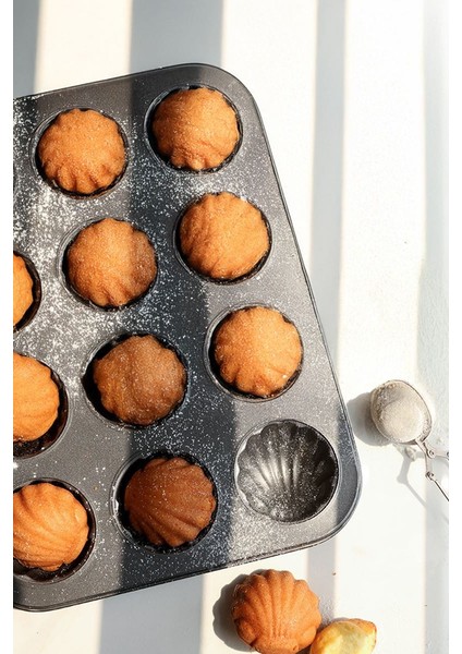 Karbon Çelik 12 Li Istiridye Deniz Kabuğu Muffin Cupcake Kek Pişirme Kalıbı MT12