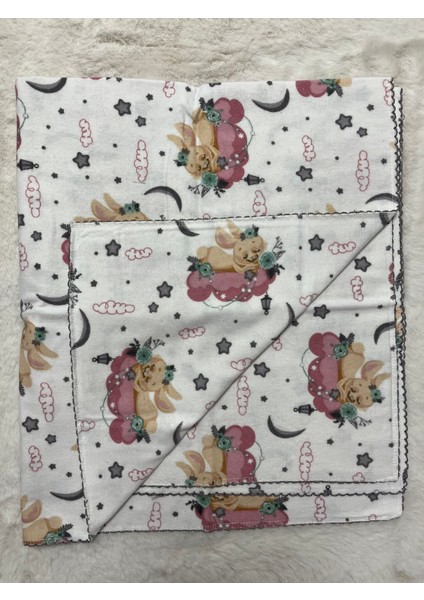 Pembe Bulut Üstüne Uyuyan Tavşan Çift Kat Pazen Örtü 80*80 cm