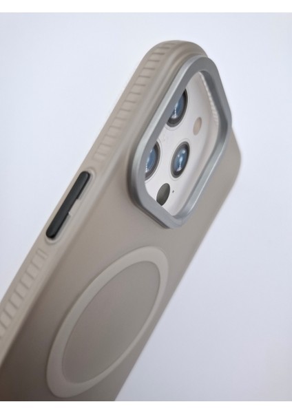 Apple iPhone 16 Pro Max Uyumlu Magsafe Şarj Özellikli Kamera Çıkıntılı Ekstra Ince Esnek Mat Lüks Kılıf