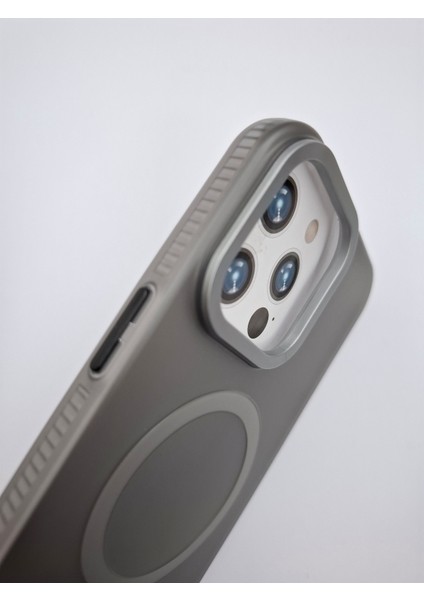 Apple iPhone 16 Pro Max Uyumlu Magsafe Şarj Özellikli Kamera Çıkıntılı Ekstra Ince Esnek Mat Lüks Kılıf