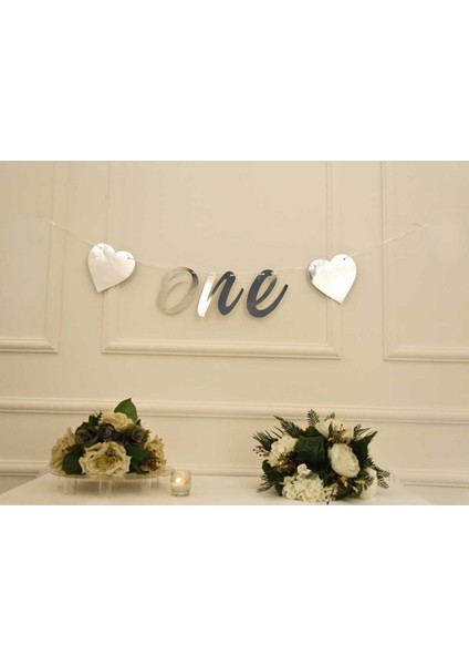 One Yazılı Metalize Gümüş Renk Banner Ipli Duvar Süsü 1 Yaş Parti Süsü