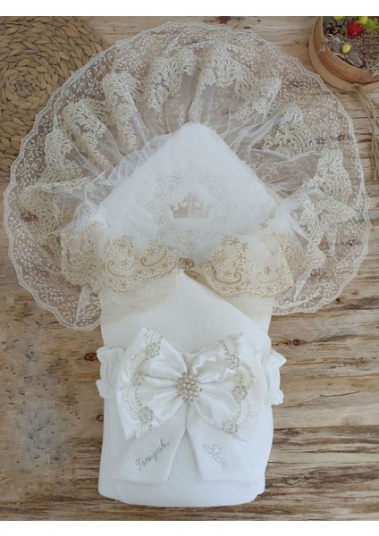 Yenidoğan Sahra Taç Nakışlı Plazma Taşlı Güpürlü Fiyonklu Duvaklı Trilüks Kundak Bebek Battaniyesi