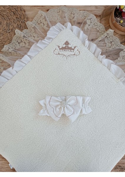 Yenidoğan Wool Yün Kumaş Taç Nakışlı Güpür Duvaklı Fiyonk Prizma Taş Unisex Kundak Bebek Battaniyesi modelleri