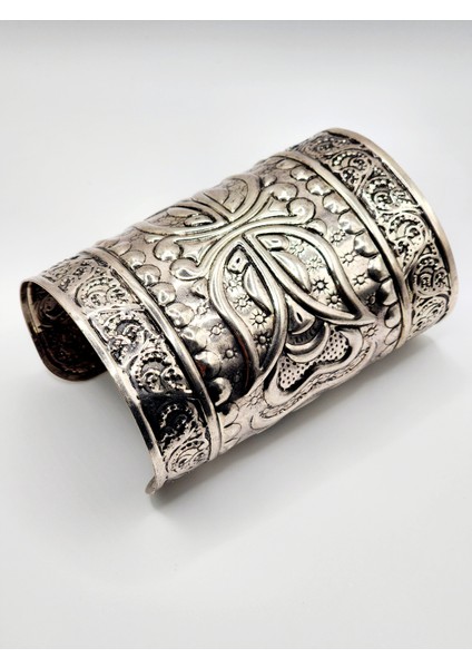 Çiçek Desenli Oymalı Vintage Geniş Manşet Bilezik