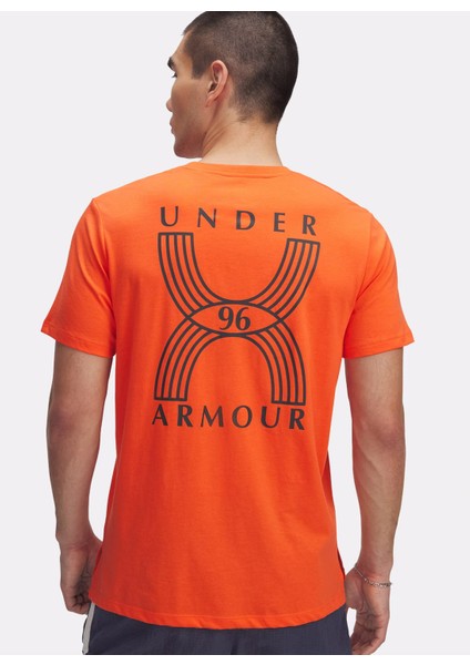 1389823-847 Ua Run 96 Shortsleeve Kırmızı Yuvarlak Yaka Fitted Baskılı Erkek T-Shirt