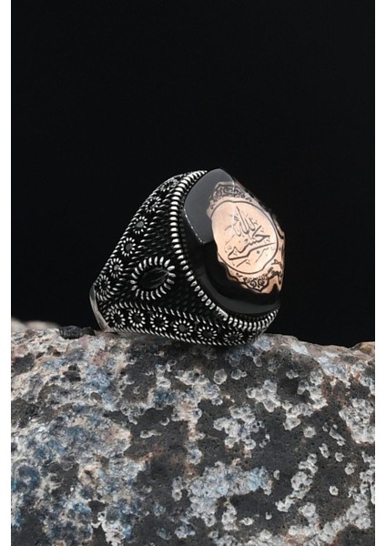 925 Ayar Gümüş Erkek Yüzüğü Hasbiyallah Yazılı (Allah Bana Yeter) Sıkma Kehribar Taşlı 901643