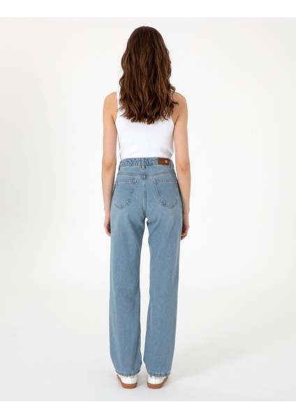 Kadın Mavi Straight Fit Jean Pantolon 50301277-VR036