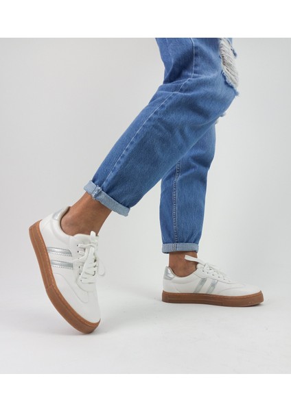 Beyaz Renk Bağcıklı Düz Taban Kadın Sneakers fiyatları