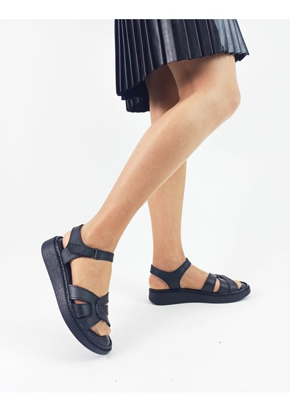 Deri Siyah Renk Bantlı Düz Taban Kadın Sandalet