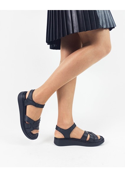 Deri Siyah Renk Bantlı Düz Taban Kadın Sandalet modelleri