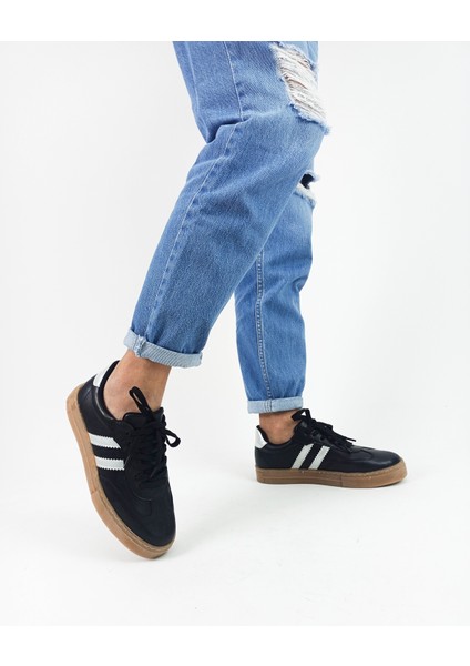 Siyah Renk Bağcıklı Düz Taban Kadın Sneakers