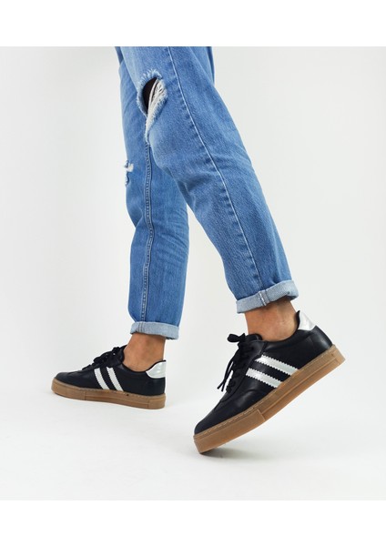 Siyah Renk Bağcıklı Düz Taban Kadın Sneakers fırsatları