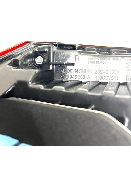 3G5945208 Vw Passat (2020-2024) Dış Sağ Karartılmış Stop Lambası