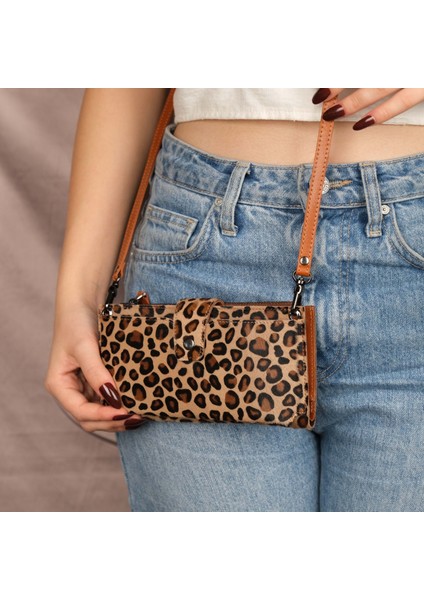 Kaycee Hakiki Deri Telefon Bölmeli Kadın Askılı Çanta - Kartlıklı Telefon Cüzdanı - Tüylü Leopar Desenli