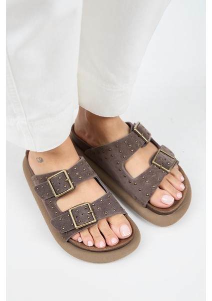 Kadın Deri Çift Tokalı Açık Kahve Terlik Kaymaz Taban ile Güvenli Adım modelleri