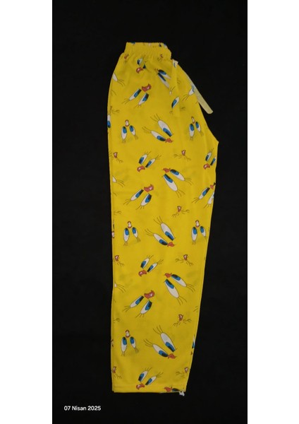 Sarı Kumaş Üzerinde Kuş Desenli Pijama Altı