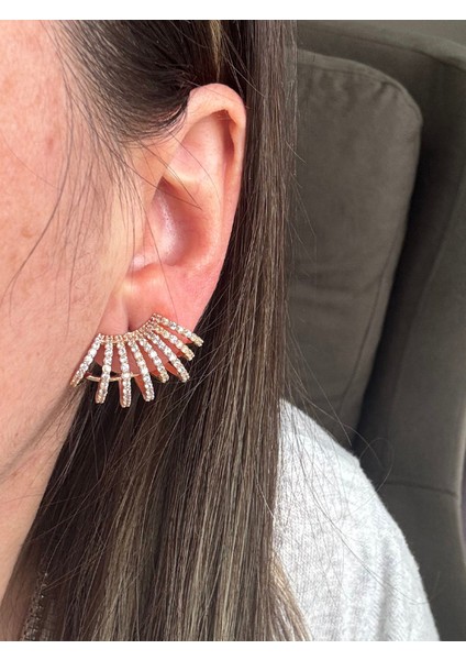 Çoklu Görünümlü Silme Taşlı Küpe