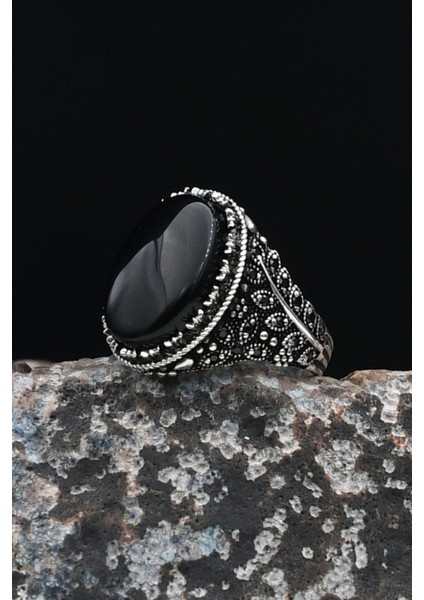 Dal Işlemeli Oniks Taşlı 925 Ayar Gümüş Erkek Yüzüğü Zirkon Taş Süslemeli 901687