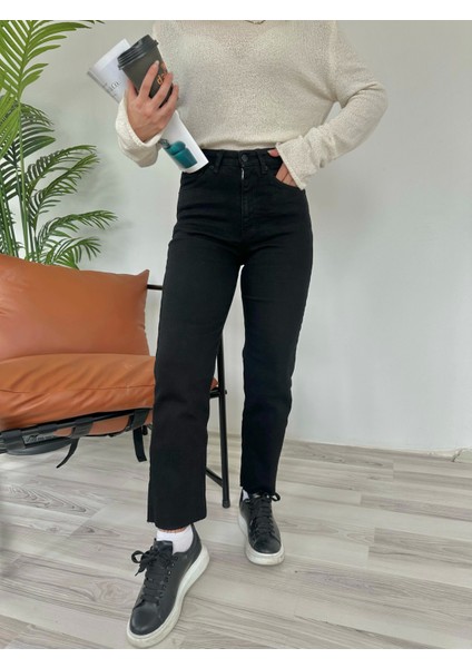 Kadın Kesik Paça Boyfit Jean Siyah fiyatları
