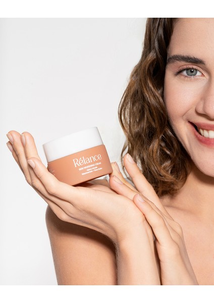Cilt Beyazlatıcı Krem 50 ml (ALPHA-ARBUTİN, NİACİNAMİDE & SHEA BUTTER)
