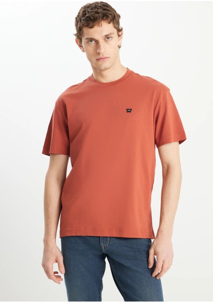 Wrangler Pamuk Relaxed Fit Geniş Kesim Minimal Logo Kiremit Tişört