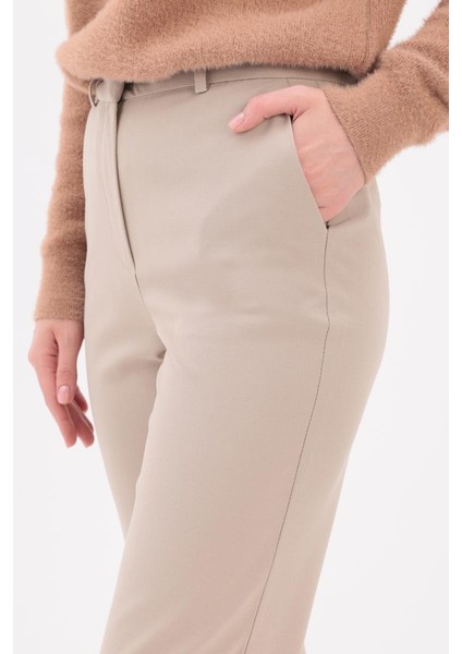 Paçası Yırtmaçlı Havuç Pantolon 25DB77114AL0 modelleri