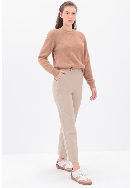 Paçası Yırtmaçlı Havuç Pantolon 25DB77114AL0 indirimleri