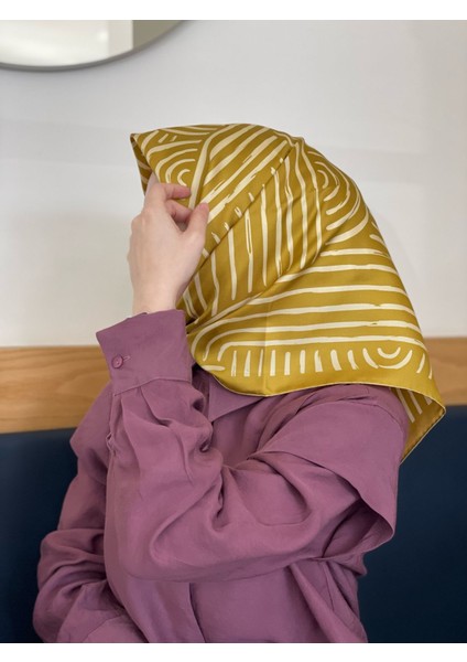 Menekşe Pablio Ferre Dizi Desen Twill Ipek Eşarp