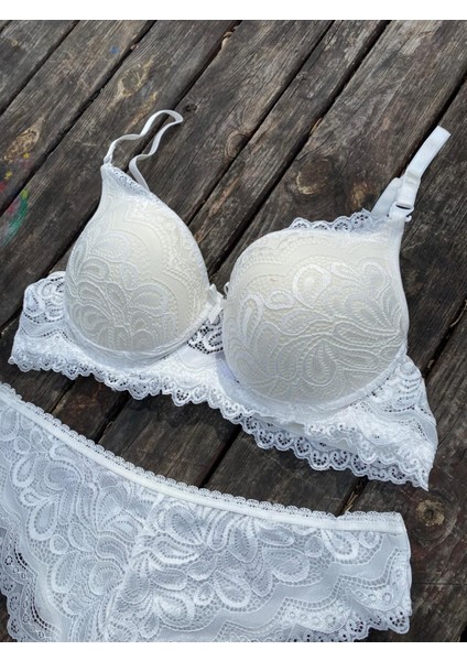Beyaz Dantel Model Destekli Takım fırsatları