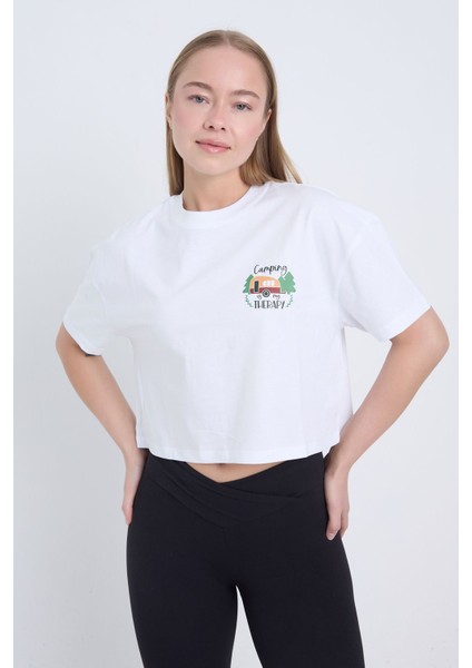 Kadın Oversize Camping Therapy Baskılı Beyaz Renk Crop