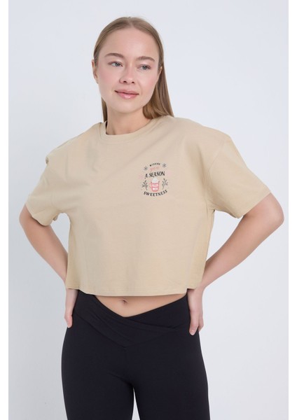 Kadın Oversize A Season Sweetness Baskılı Bej Renk Crop fırsatları