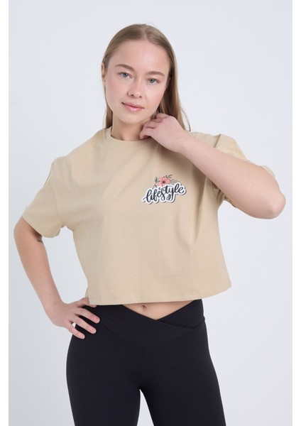Kadın Oversize Lifestyle Baskılı Siyah Bej Crop modelleri