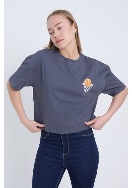 Kadın Oversize Relaxed Basketball Baskılı Antrasit Renk T-Shirt fiyatları