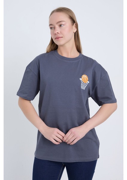 Kadın Oversize Relaxed Basketball Baskılı Antrasit Renk T-Shirt fırsatları