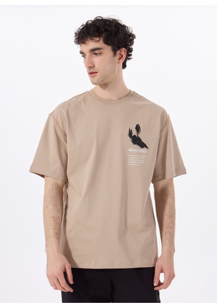 D5SM-TST3830 Açık Kahve Bisiklet Yaka Relaxed Baskılı Erkek T-Shirt