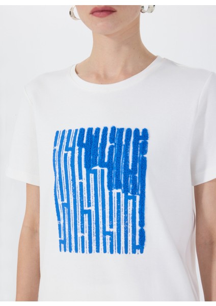 Bisiklet Yaka Nakışlı Kırık Beyaz Kadın T-Shirt F5SL-TST0388 modelleri