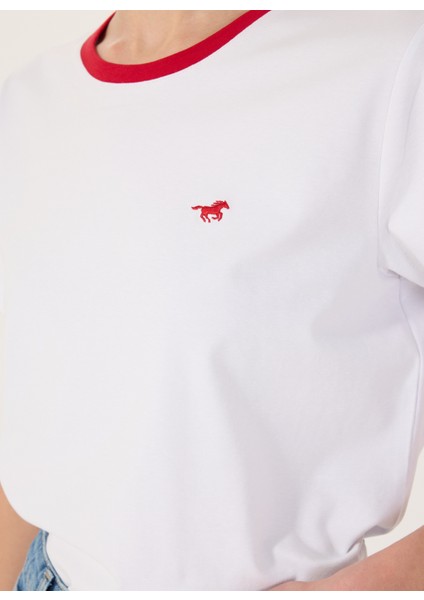 Bisiklet Yaka Nakışlı Beyaz - Kırmızı Kadın T-Shirt M5SL-TST1849 fırsatları