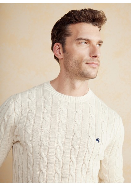 Bisiklet Yaka Standart Saç Örgü Desenli Kırık Beyaz Erkek Kazak BBSS25MKL021 fırsatları