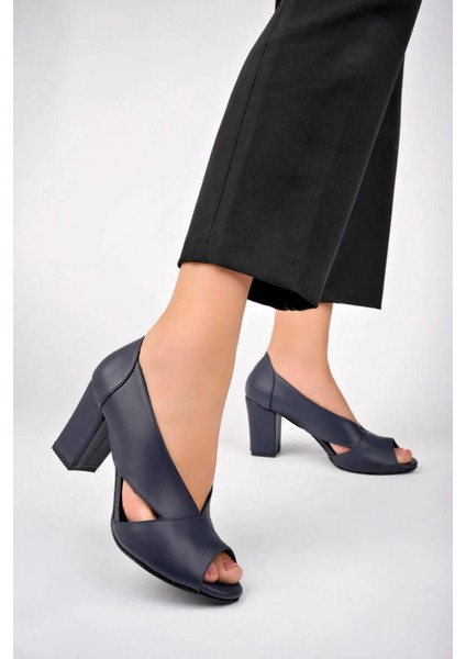 Tarçın Hakiki Deri Klasik Günlük Kadın Topuklu Ayakkabı TRC71-0072