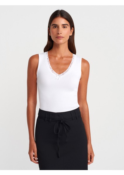 31778 Dantel Detaylı Top-Siyah