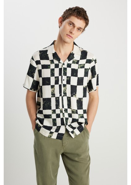 Relaxed Fit Geniş Kesim Desenli Viskon Gömlek