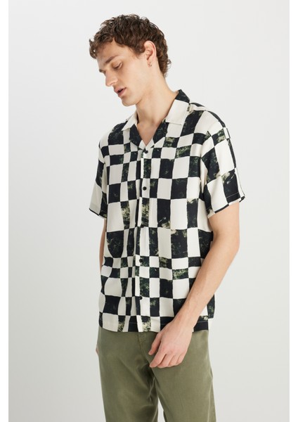 Relaxed Fit Geniş Kesim Desenli Viskon Gömlek