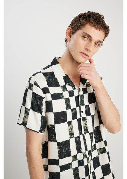 Relaxed Fit Geniş Kesim Desenli Viskon Gömlek