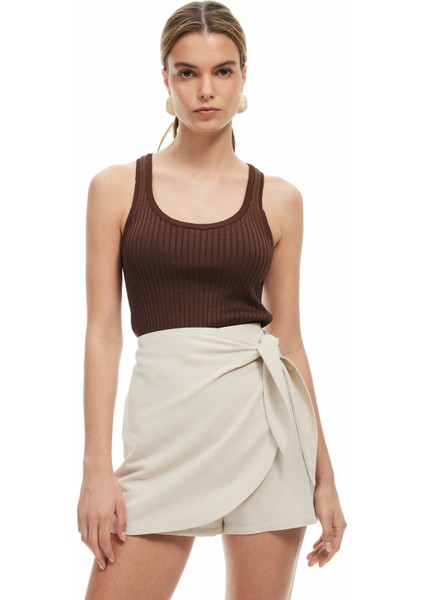 Keten Karışımlı Kruvaze Bağlama Detaylı Şort Etek