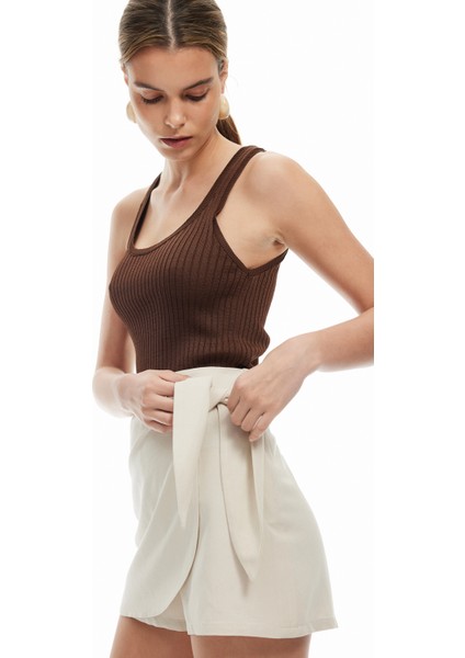 Keten Karışımlı Kruvaze Bağlama Detaylı Şort Etek fiyatları